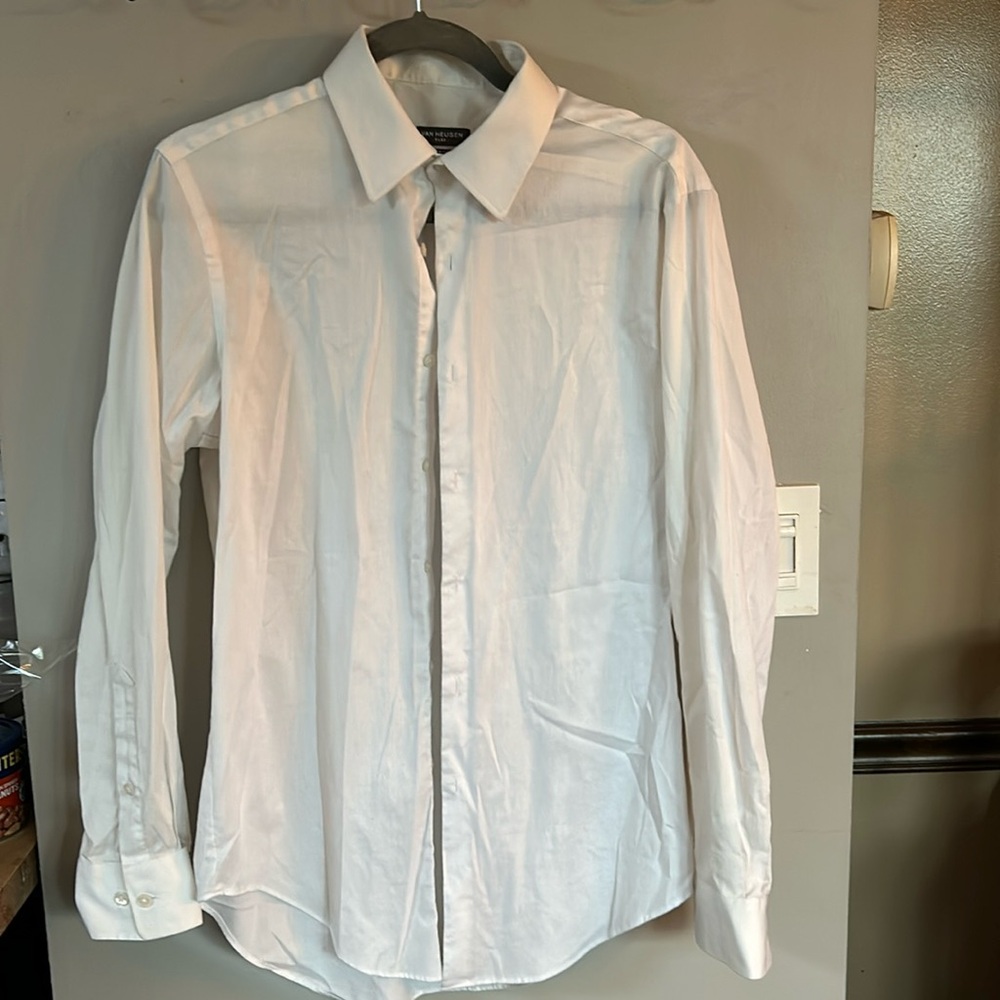 Men’s white Van Heusen. Button up. Slim fit. Size 15.5. Excellent condition